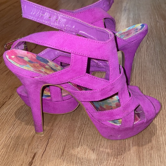 The Cutest purple heels 😍 - Picture 2 of 2